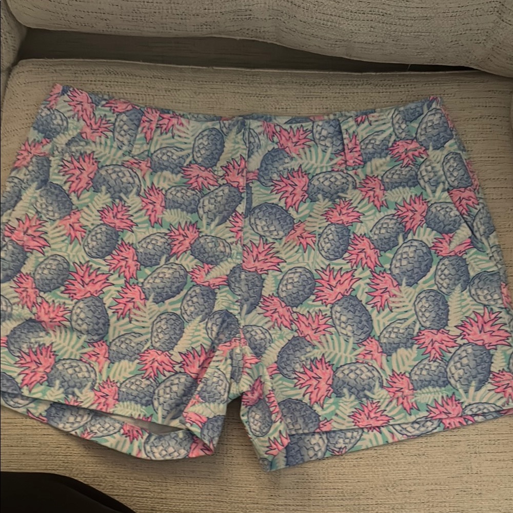 Vineyard Vines Tropical Pineapple Print Women's Shorts